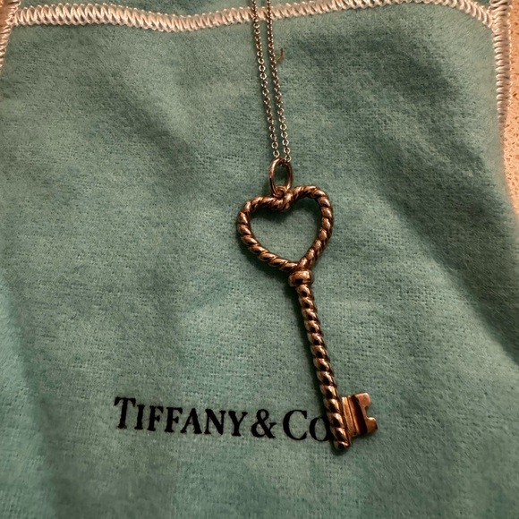 Tiffany Co Silver Twist Heart Key Necklace Pendant Charm 18 inch silver chain - Picture 3 of 10